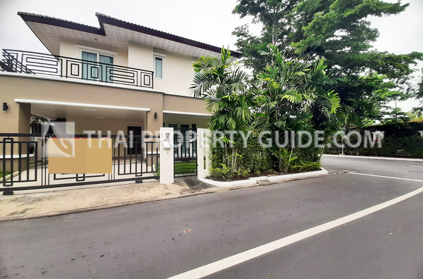 House with Shared Pool in Sukhumvit 